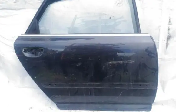 Audi A8 S8 D3 4E Rear door juoda