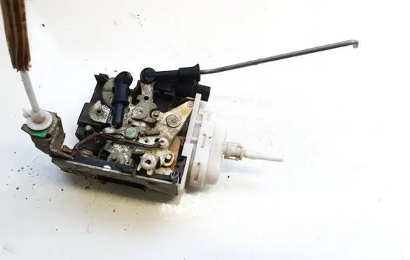 Audi A4 S4 B5 8D Front door lock 8d1837016f