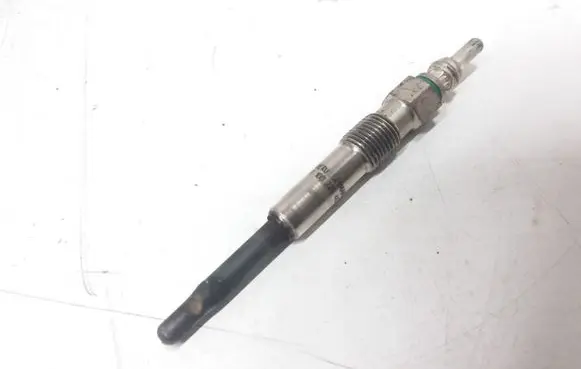 Volkswagen PASSAT B5.5 Glow plug 0100226482