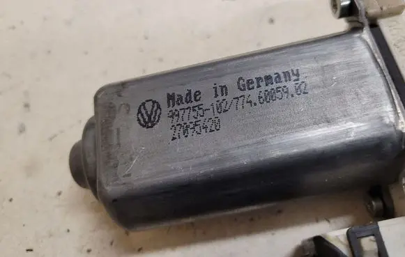 Volkswagen PASSAT B6 Rear door window regulator motor 974228107 1K0959704 993425200