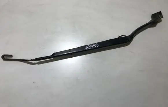 Lexus IS 200-300 Front wiper blade arm