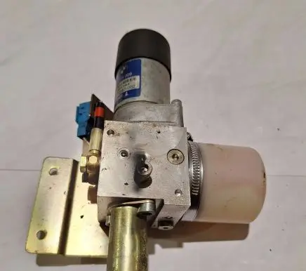 BMW 7 E65 E66 Tailgate hydraulic pump motor 7015009 HB70087002