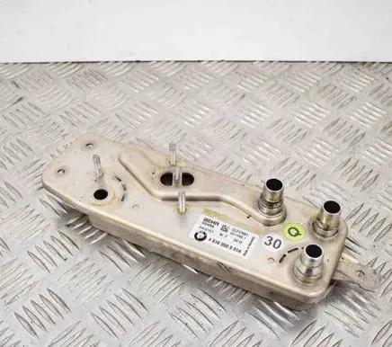 BMW 5 F10 F11 Engine oil radiator 4610050901A6402161