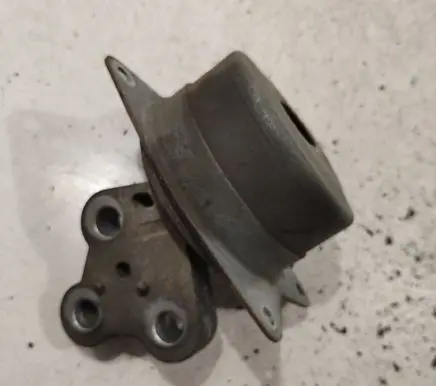 Fiat Croma Engine mount bracket V05729
