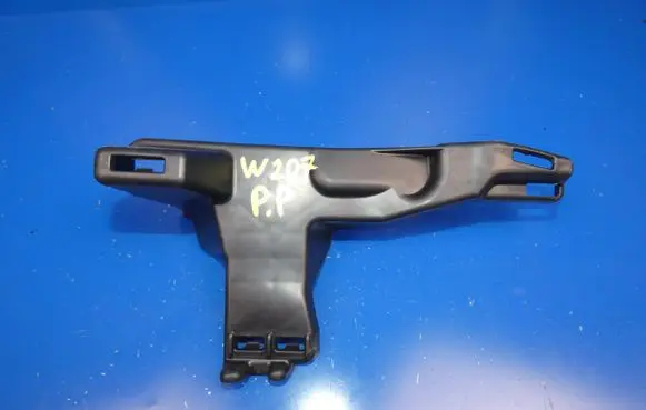 Mercedes-Benz E A207 Front bumper mounting bracket A2078850816