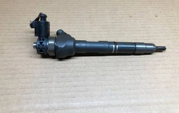 Volkswagen PASSAT B8 Fuel injector 04L130277E