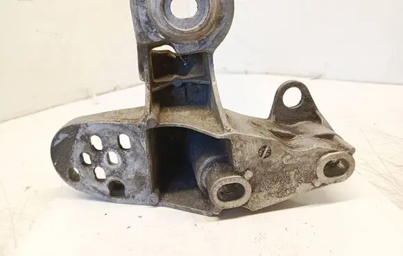 Audi A6 S6 C5 4B Engine mounting bracket 8E0199351F