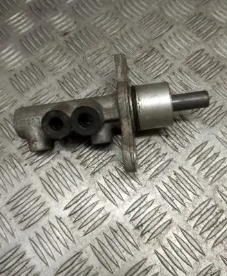Volkswagen PASSAT B5 Master brake cylinder