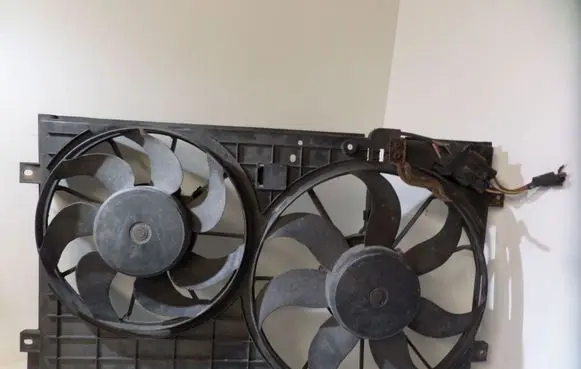 Volkswagen PASSAT B6 Radiator cooling fan shroud 1K0121207T 1355D300190