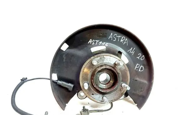 Opel Astra J Front wheel hub 13324459