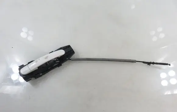 Volkswagen Tiguan Front door exterior handle 