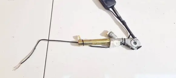 Front seatbelt buckle