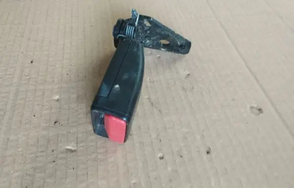 Peugeot 2008 I Rear seatbelt buckle