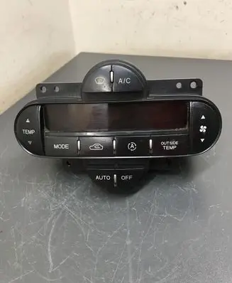 KIA Carens I Climate control unit 0K2FB61190