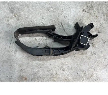 Mercedes-Benz E W211 Accelerator throttle pedal A2113000404