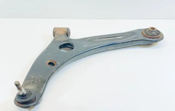 Mitsubishi Colt Front lower control arm/wishbone 4013A135