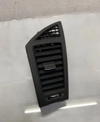 Hyundai i40 Dash center air vent grill