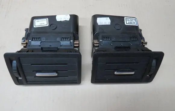 Ford Kuga I Dashboard side air vent grill/cover trim