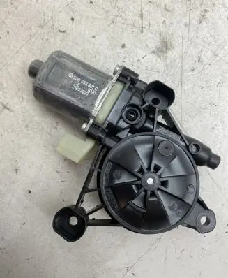 Cupra Formentor Front door window regulator motor 5Q0959801C