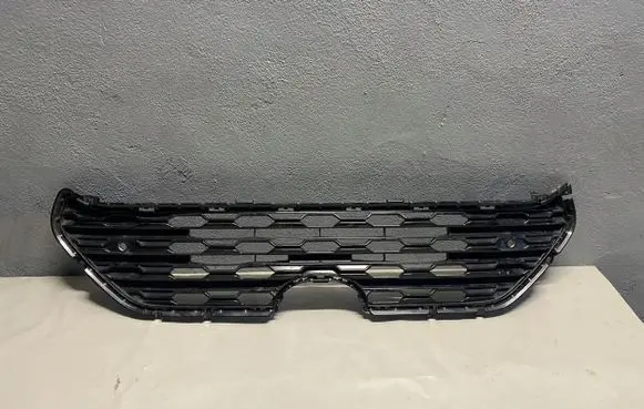 Toyota Avensis T270 Front grill 53112
