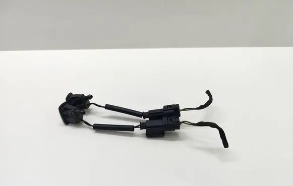BMW 5 E60 E61 Windshield washer spray nozzle 7137969 713796905 1378908