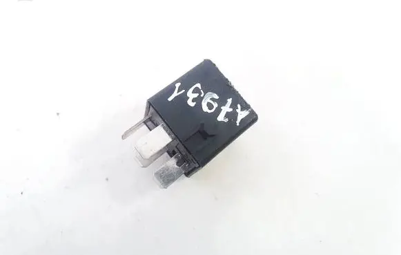 Mercedes-Benz E W212 Other relay a0025421319 v23134-b52-x336