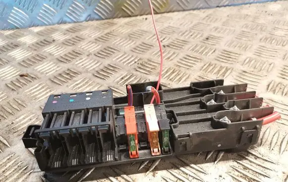 Mercedes-Benz E W211 Fuse box set 2115452301