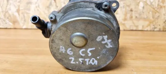 Audi A6 S6 C5 4B Vacuum pump 057145100