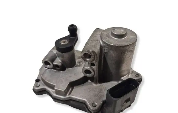 Volkswagen Touareg II Intake manifold valve actuator/motor 059129086L A2C53289031 1019809S06