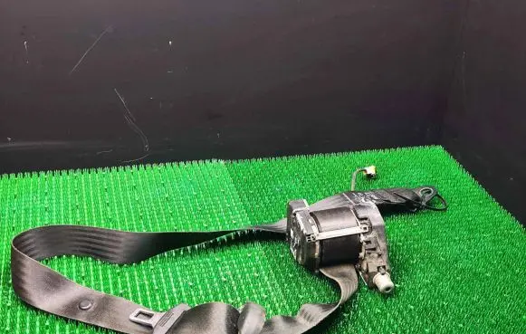 Iveco Daily 35 - 40.10 Front seatbelt 33017280A1 7603357