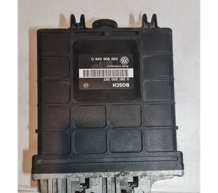 Volkswagen Golf III Engine control unit/module 0261200257 030906026C