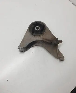 Chevrolet Captiva Engine mount bracket X04140
