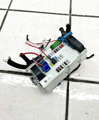 Jeep Cherokee Fuse module 68273258AF 62863 503441670306