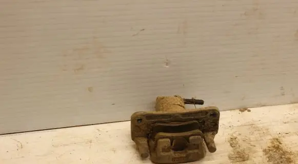 Mitsubishi Pajero Rear brake caliper