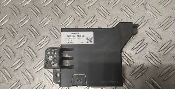 Toyota Yaris Climate control unit 886500D250