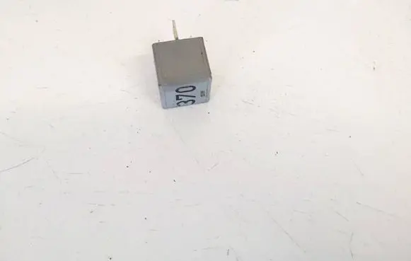 Audi A4 S4 B5 8D Other relay 8d0951253 v23134-j52-x300