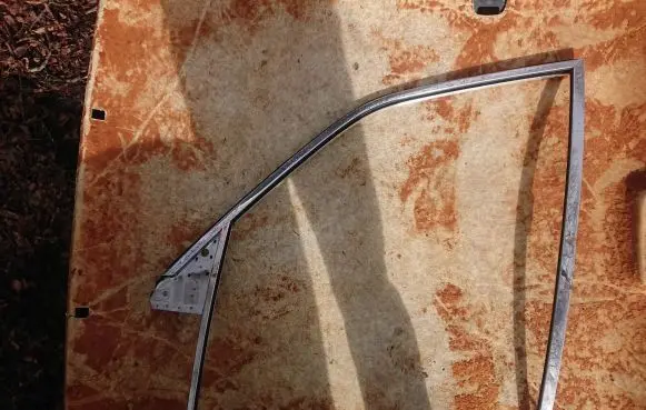 Jaguar XJ X40 Front door window/glass frame 