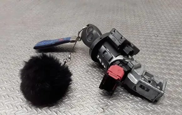 Renault Clio III Ignition lock N0502060 8200214173C