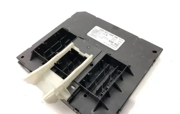 Volkswagen PASSAT B8 Central body control module 5Q0937086AK