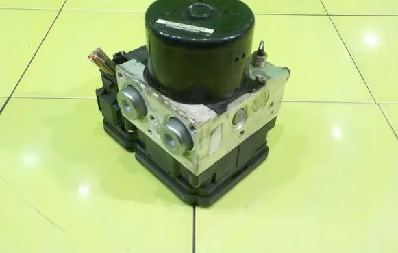 Land Rover Freelander 2 - LR2 ABS Pump 6G9N2C405DF
