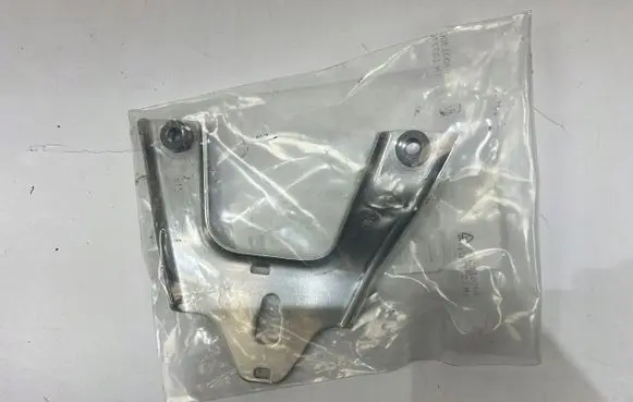 Mercedes-Benz C W205 Radiator mount bracket A2056204100
