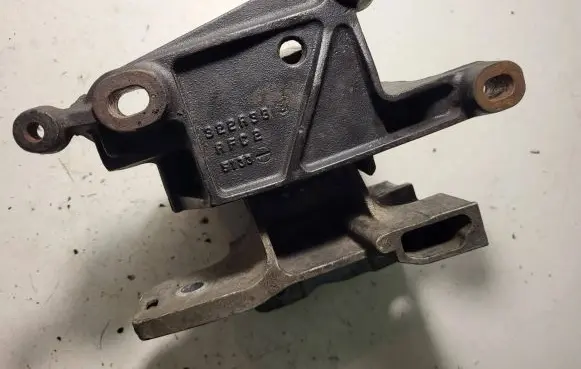 Peugeot 607 Engine mount bracket 326C72