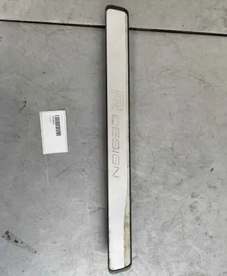 Front sill trim cover