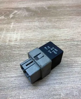 Mitsubishi Space Star Other relay MB953394