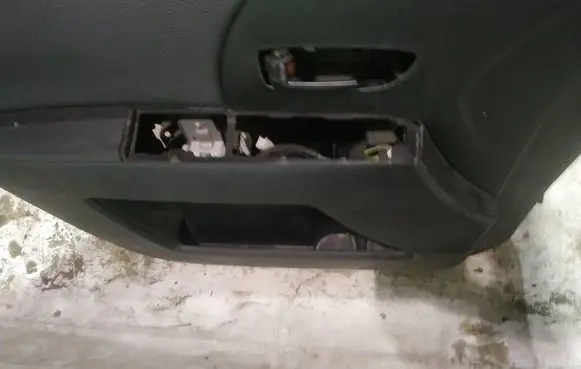 Mazda 5 Front door card panel trim
