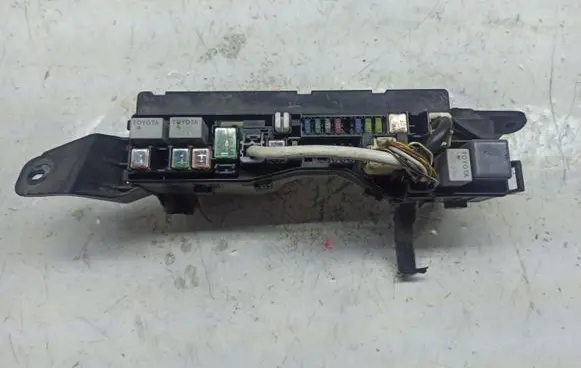 Toyota Corolla Verso AR10 Fuse module