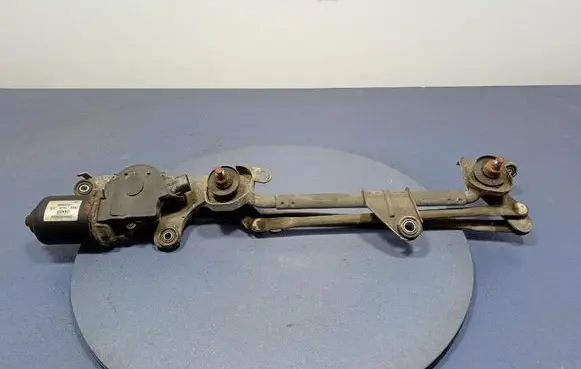 Mitsubishi Colt Front wiper linkage and motor MN145985