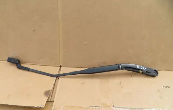 Volvo XC60 Front wiper blade arm