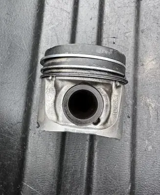 Infiniti FX Piston 10653 KV9 K31