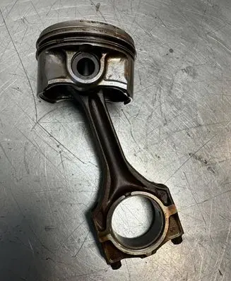 BMW 5 E39 Piston with connecting rod 84L59